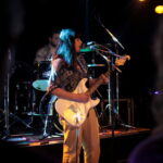 VRIJDAG popband basgitaar-foto-Suzanne Matrosov-Vruggink